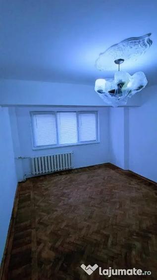 Apartament cu 2 camere decomandat în CET