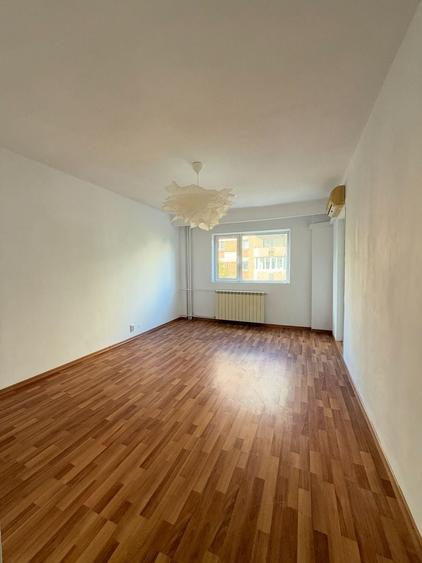 Garsonieră decomandată în Timpuri Noi