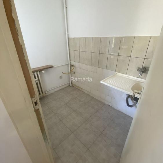 Vand Urgent Garsoniera etaj 2 Tineretului Pitesti pret 241500 lei