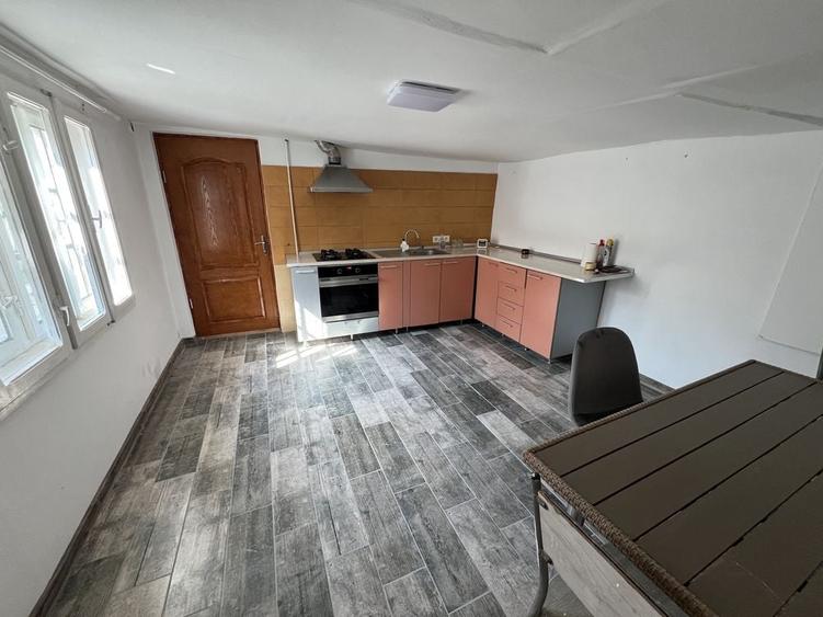 Casă cu 3 camere în Central