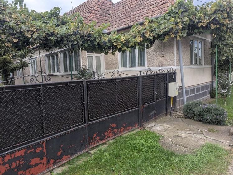 Casă cu 4 camere în Ogra