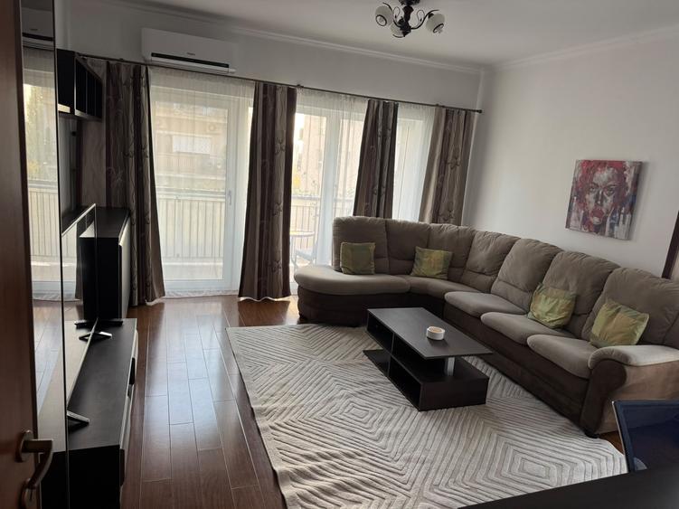 Apartament cu 3 camere decomandat în Păcii