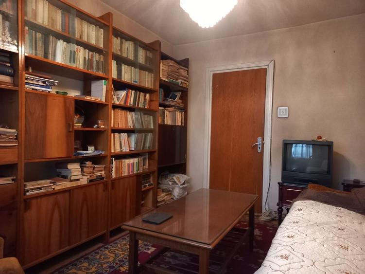 Apartament cu 3 camere decomandat în Bucur Obor