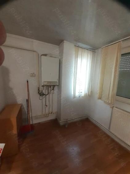 Apartament cu 2 camere decomandat în Calarași 4