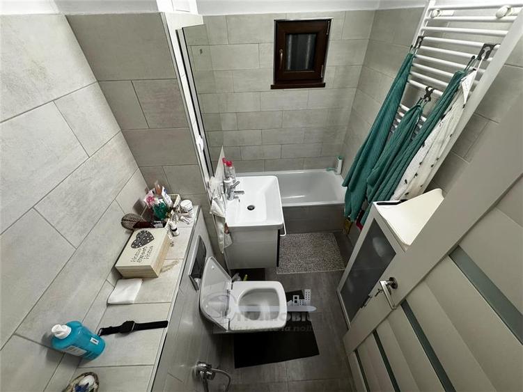 Apartament cu 4 camere decomandat în Cug