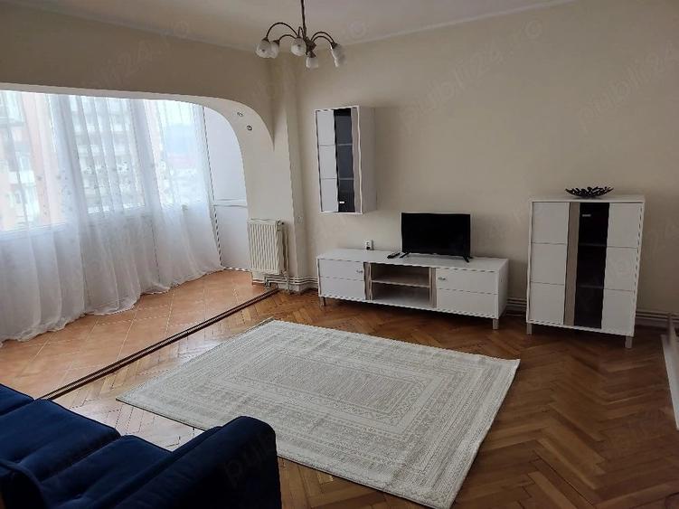 Apartament cu 3 camere decomandat în 1 Mai