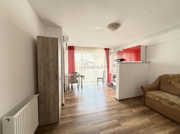 Apartament cu 2 camere semidecomandat, mobilat în Central