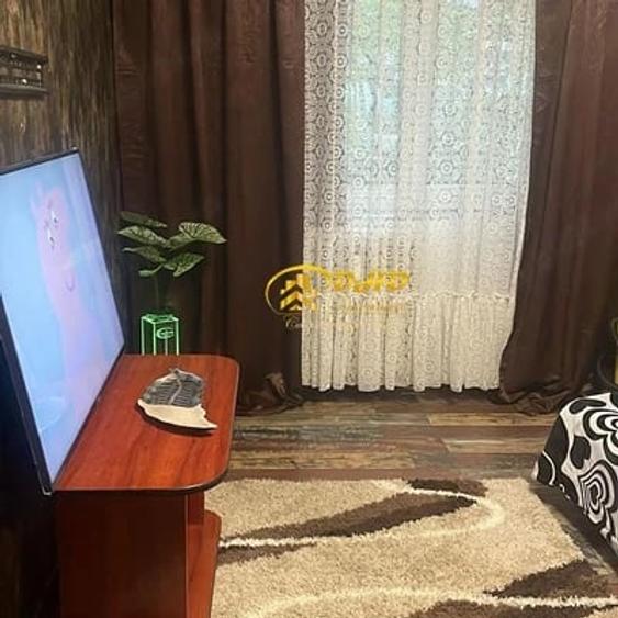 Apartament cu 3 camere decomandat în Podu Roș
