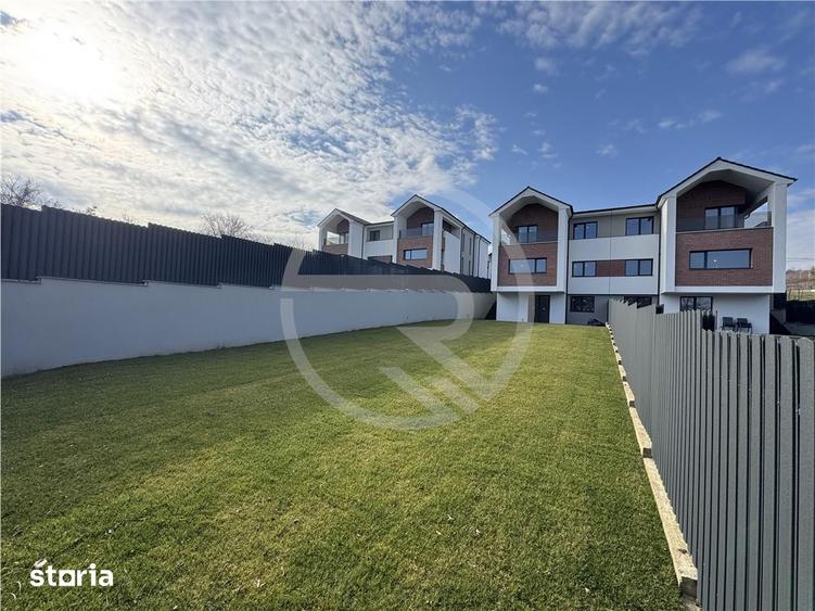 Casă cu 5 camere cu Teren 612 Mp în Borhanci