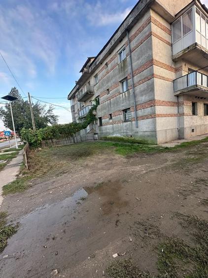 Apartament cu 4 camere în Zăvoaia