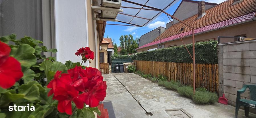 Casă cu 3 camere cu Teren 141 Mp în Central
