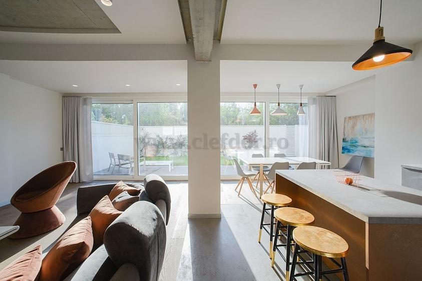 Apartament cu 4 camere decomandat, mobilat în Iancu Nicolae