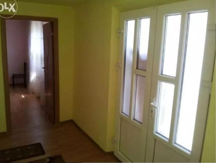 Casă cu 5 camere cu Teren 100 Mp în Romanești
