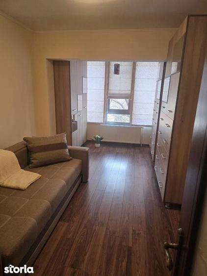 Apartament cu 3 camere decomandat, mobilat în Central