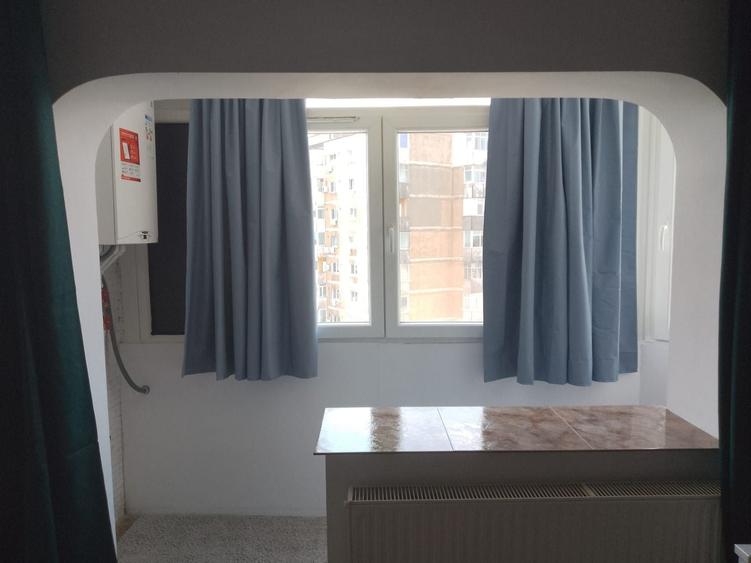 Apartament cu 4 camere semidecomandat, mobilat în Timpuri Noi