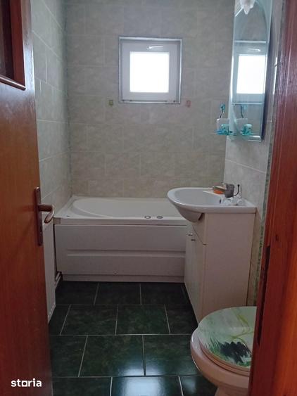 Apartament cu 4 camere decomandat în Micro 4