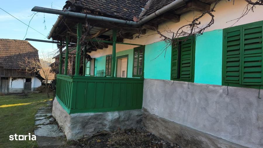 Casă cu 4 camere cu Teren 1300 Mp în Măgherani