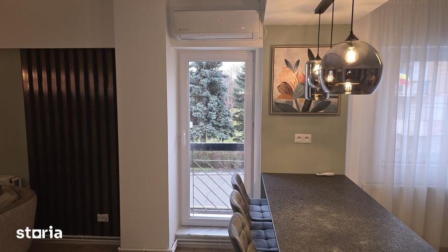 Apartament cu 4 camere decomandat în Micul Dallas