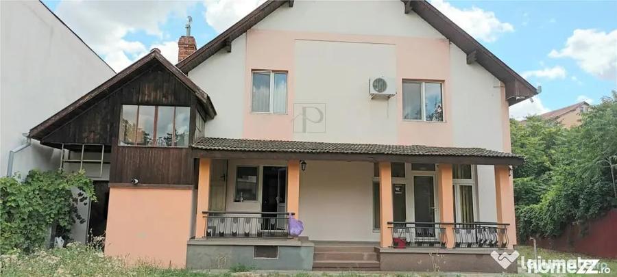 Casă cu 5 camere cu Teren 600 Mp în Lipovei
