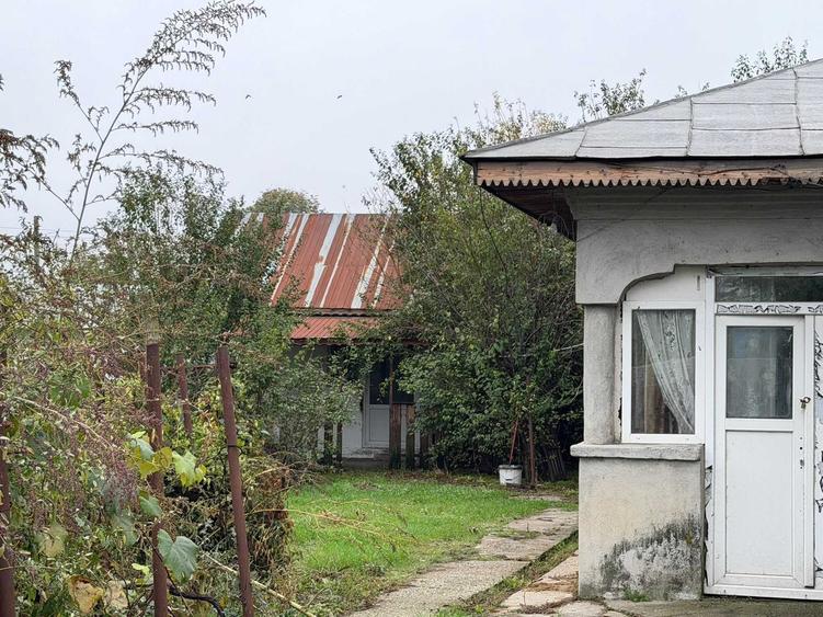Casă cu 4 camere în Zorile