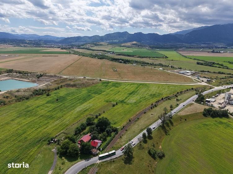 Teren 5.001 Mp Pozitie Exceptionala La Iesirea Din Zarnesti - 5