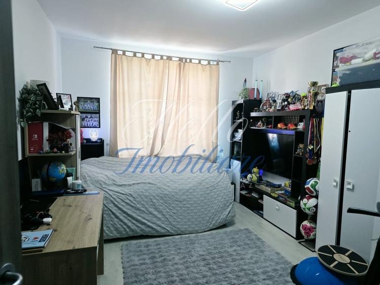 Apartament cu 3 camere semidecomandat în Florești