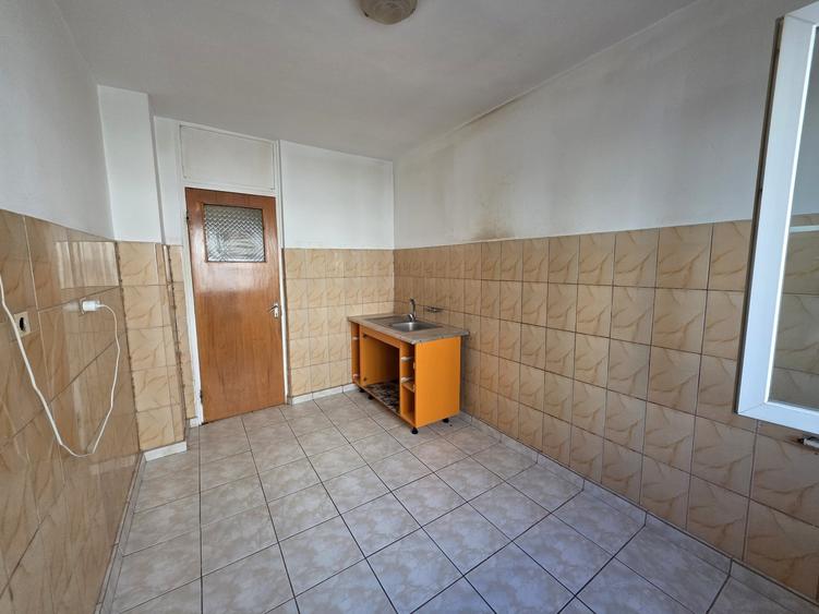 Apartament cu 3 camere semidecomandat în Chișinau