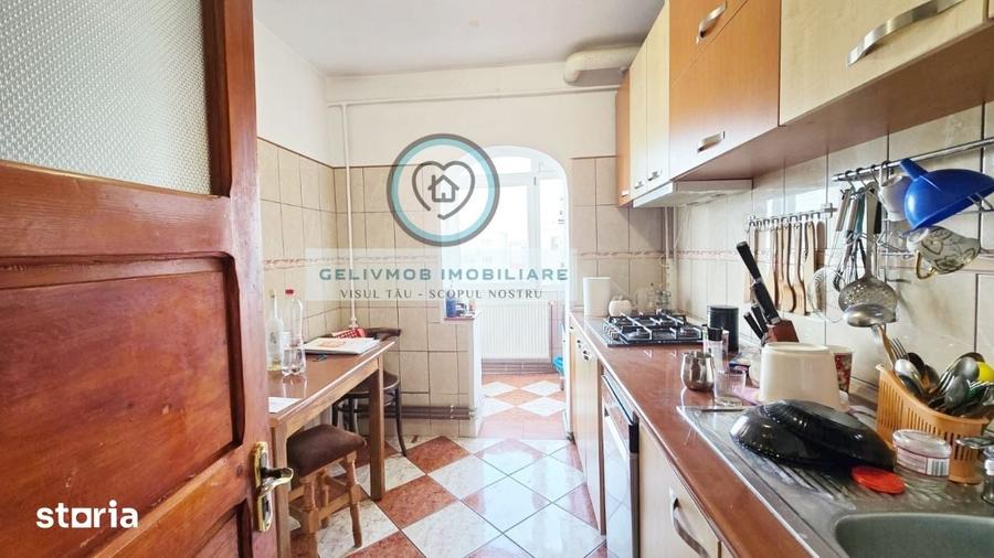 Apartament cu 3 camere decomandat în Mihai Bravu
