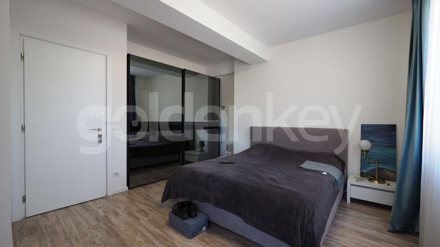 Penthouse cu 4 camere semidecomandat, mobilat în Barbu Văcărescu