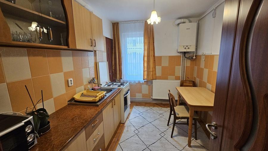 Inchiriez apartament 2 camere Unirii etajul 1 - 270 euro - 1