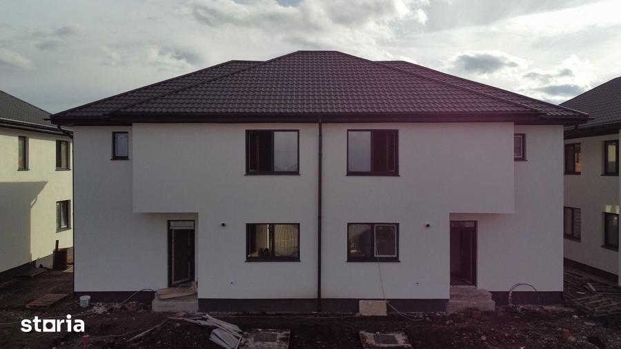 Casă cu 4 camere cu Teren 250 Mp în Noua