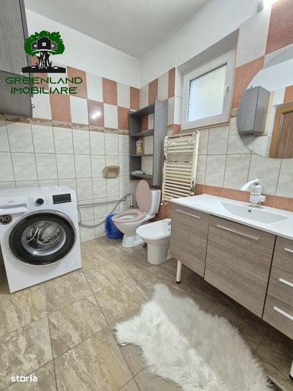 Casă cu 4 camere în Podul de Fier