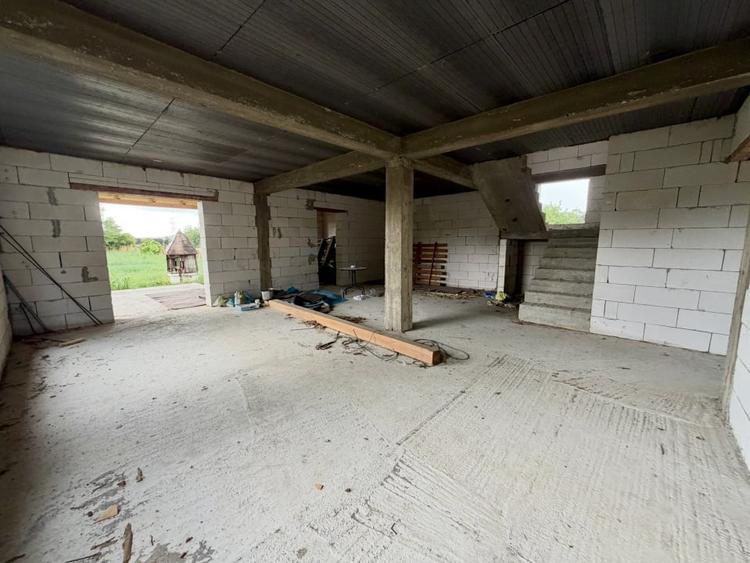 Casă individuală cu 5 camere cu Teren 1500 Mp în Bărăbanț