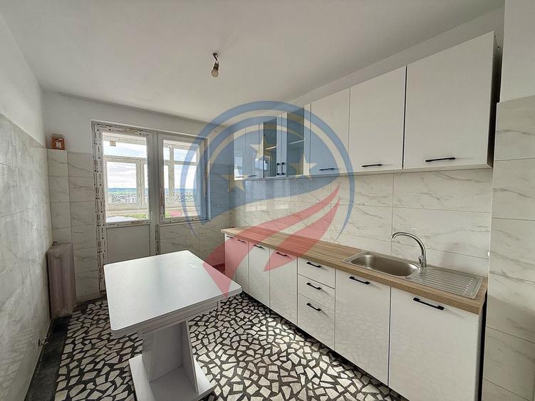 Apartament cu 4 camere semidecomandat în Ultracentral