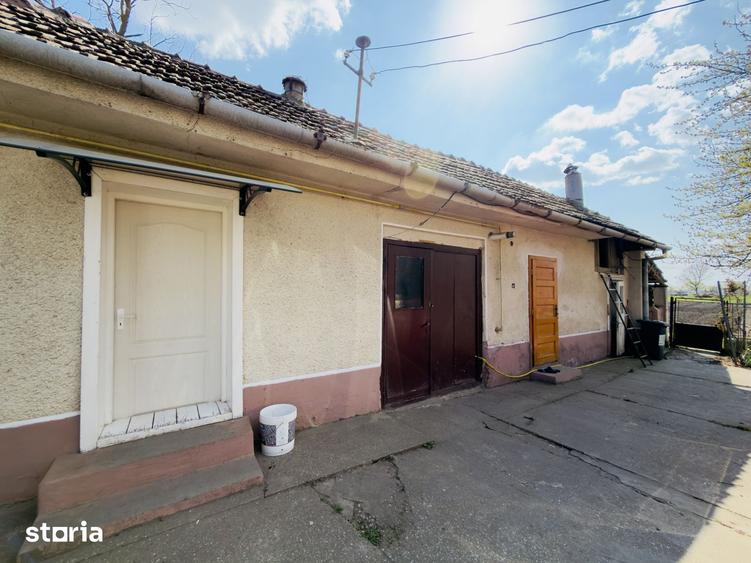 Casă cu 2 camere cu Teren 933 Mp în Sânmihaiu Român