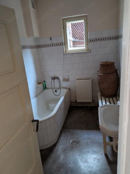 Casă cu 4 camere în Central