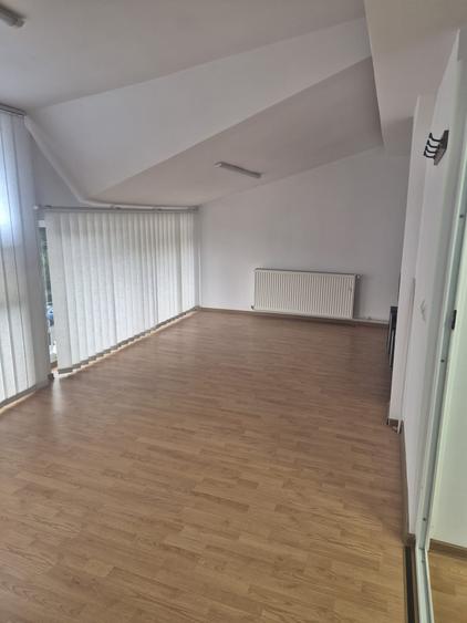 Birou, de 157 mp, în Micro 9