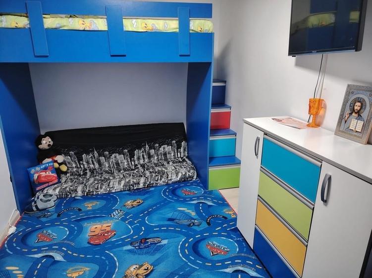 Apartament cu 3 camere semidecomandat în Central