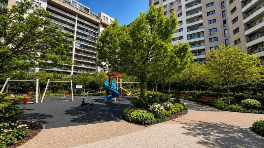 Apartament cu 3 camere decomandat în Lujerului