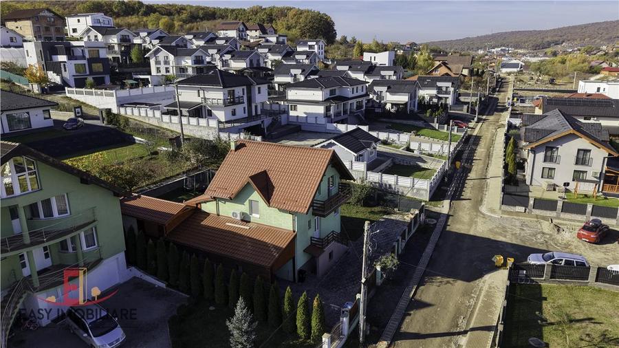 Casă individuală cu 4 camere cu Canalizare în Livezeni