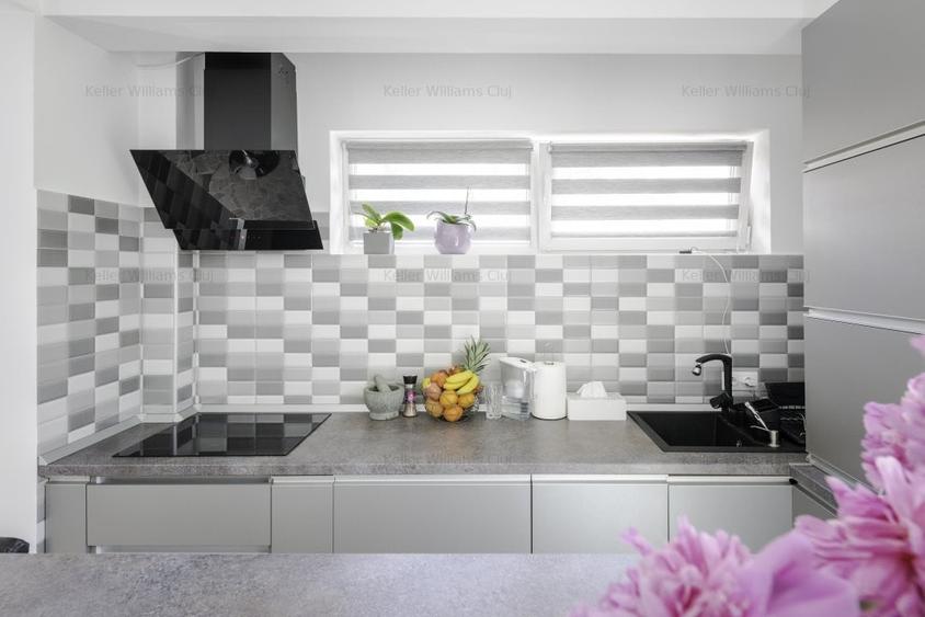 Apartament cu 3 camere semidecomandat, mobilat în Între Lacuri