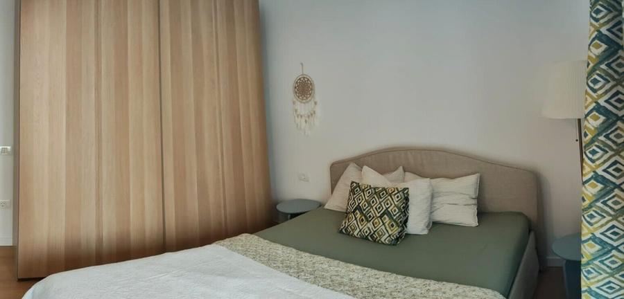 Apartament cu 2 camere semidecomandat, mobilat în Tunari
