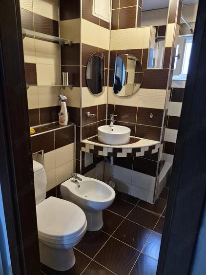 Apartament cu 2 camere decomandat în 1 Mai