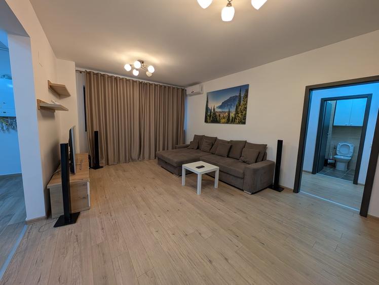 Apartament cu 3 camere semidecomandat în Drumul Taberei