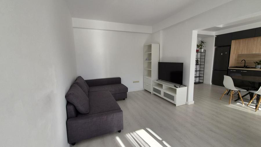 Apartament cu 3 camere semidecomandat în Crețuleasca