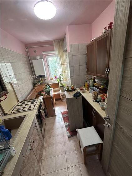 Apartament cu 3 camere decomandat, mobilat în Lipovei