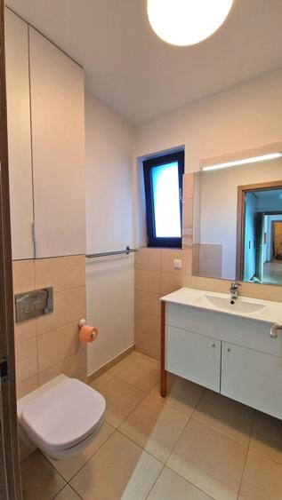 Apartament cu 3 camere decomandat, mobilat în Băneasa