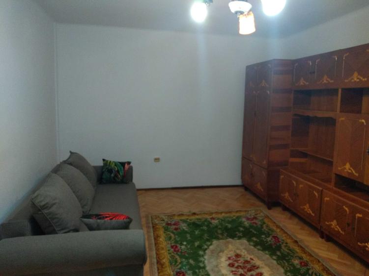 Garsonieră decomandată în Horea