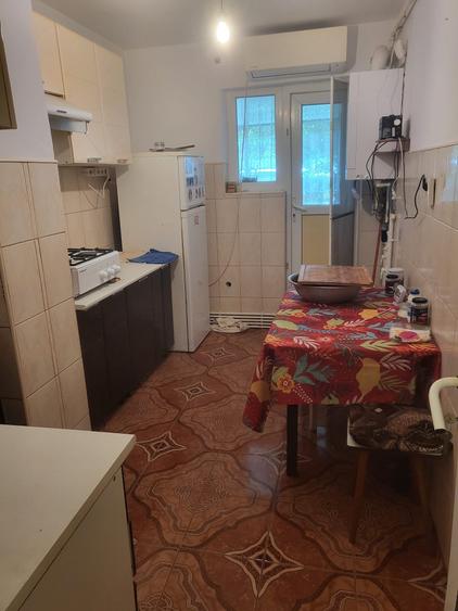 Apartament cu 3 camere decomandat în Sud