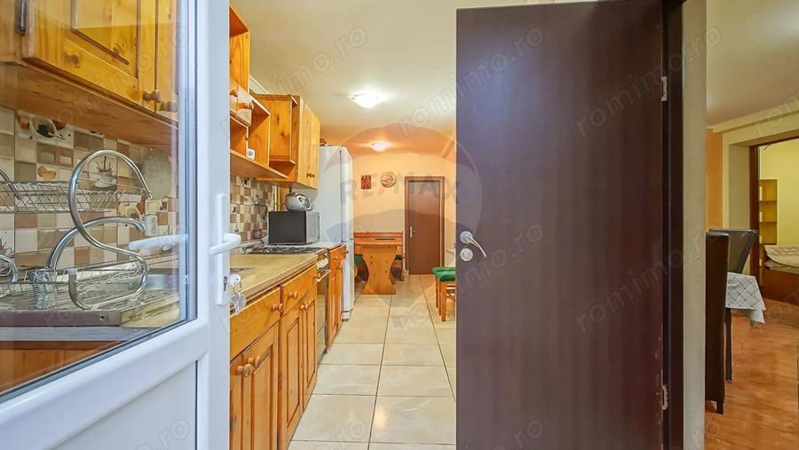 Casă cu 6 camere cu Teren 337 Mp în Central